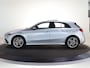 Mercedes-Benz A-klasse 250e Business Solution AMG | Panoramaschuifdak | Head-up display | Premium Plus | Stoelverwarming | 360° camera |
