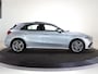Mercedes-Benz A-klasse 250e Business Solution AMG | Panoramaschuifdak | Head-up display | Premium Plus | Stoelverwarming | 360° camera |