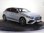 Mercedes-Benz A-klasse 250e Business Solution AMG | Panoramaschuifdak | Premium Plus | Head-up display | Dodehoekassistent |