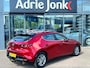 Mazda 3 2.0 e-SkyActiv-G M Hybrid 122 Comfort TREKHAAK | CAMERA | PARKEER SENSOREN V+A | HEAD-UP DISPLAY | APPLE CARPLA / ANDROID AUTO | STOEL- en STUURVERWARMING |