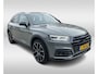 Audi Q5 2.0 TFSI quattro Sport S Line Black Edition / Full option! / Trekhaak / Panoramadak / Camera / Head-up / RS Seats / Luchtvering / B&O / 21'' / Carbon intr. / Standverwarming / Matrix LED / Stoel+Stuurverwarming / CarPlay / Dodehoek / D