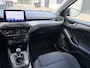 Ford Focus Wagon 1.0i EcoBoost Hybrid Titanium X Business 6-Bak 125 PK. Nieuwe auto en zeer zuinig !!! Open panoramadak !! Zeker een kansje deze auto !