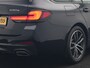 BMW 5-Serie Touring 530e M Sport PHEV 293pk Dealer O.H. | Trekhaak Af Fabriek | Panodak | Head Up | Adaptive Cruise | Camera | Lederen Sportstoelen Memory & Verwarmd | Sfeerverlichting | Blis | Stuur Verwarmd | Apple Carplay | Navigatie | DAB | Plug In Hybrid |