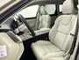Volvo XC60 T8 Recharge Ultra Bright Excecutive | 21" | Luchtvering | Geventileerd Nappa | Massagestoelen | Bowers & Wilkins | Gelaagd & Getint Glas | Panoramadak | Head-Up | 360 Camera | Elektr. verst. Stoelen | BLIS | Stoel/Stuur/Achterbankverwarming