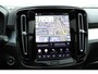 Volvo XC40 B3 Mild Hybrid Ultra Dark Black Edition | Lighting Pack | Verwarmbare Voorruit | Panoramisch Schuif-/Kanteldak | Trekhaak Semi Elektrisch Inklapbaar | Harman/Kardon | Elektrisch Verstelbare Stoelen Met Memory | Keyless | Elektrische Achterklep | 20-Inch Lichtmetalen | Verwarmbare Voorstoelen | Stuurverwarming | Adaptieve Cruise Control | Pilot Assist | Visual Park Assist incl. 360° Camera |