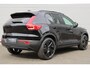 Volvo XC40 B3 Mild Hybrid Ultra Dark Black Edition | Lighting Pack | Verwarmbare Voorruit | Panoramisch Schuif-/Kanteldak | Trekhaak Semi Elektrisch Inklapbaar | Harman/Kardon | Elektrisch Verstelbare Stoelen Met Memory | Keyless | Elektrische Achterklep | 20-Inch Lichtmetalen | Verwarmbare Voorstoelen | Stuurverwarming | Adaptieve Cruise Control | Pilot Assist | Visual Park Assist incl. 360° Camera |