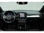 Volvo XC40 B3 Mild Hybrid Ultra Dark Black Edition | Lighting Pack | Verwarmbare Voorruit | Panoramisch Schuif-/Kanteldak | Trekhaak Semi Elektrisch Inklapbaar | Harman/Kardon | Elektrisch Verstelbare Stoelen Met Memory | Keyless | Elektrische Achterklep | 20-Inch Lichtmetalen | Verwarmbare Voorstoelen | Stuurverwarming | Adaptieve Cruise Control | Pilot Assist | Visual Park Assist incl. 360° Camera |