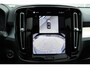 Volvo XC40 B3 Mild Hybrid Ultra Dark Black Edition | Lighting Pack | Verwarmbare Voorruit | Panoramisch Schuif-/Kanteldak | Trekhaak Semi Elektrisch Inklapbaar | Harman/Kardon | Elektrisch Verstelbare Stoelen Met Memory | Keyless | Elektrische Achterklep | 20-Inch Lichtmetalen | Verwarmbare Voorstoelen | Stuurverwarming | Adaptieve Cruise Control | Pilot Assist | Visual Park Assist incl. 360° Camera |