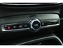 Volvo XC40 B3 Mild Hybrid Ultra Dark Black Edition | Lighting Pack | Verwarmbare Voorruit | Panoramisch Schuif-/Kanteldak | Trekhaak Semi Elektrisch Inklapbaar | Harman/Kardon | Elektrisch Verstelbare Stoelen Met Memory | Keyless | Elektrische Achterklep | 20-Inch Lichtmetalen | Verwarmbare Voorstoelen | Stuurverwarming | Adaptieve Cruise Control | Pilot Assist | Visual Park Assist incl. 360° Camera |