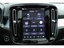 Volvo XC40 B3 Mild Hybrid Ultra Dark Black Edition | Lighting Pack | Verwarmbare Voorruit | Panoramisch Schuif-/Kanteldak | Trekhaak Semi Elektrisch Inklapbaar | Harman/Kardon | Elektrisch Verstelbare Stoelen Met Memory | Keyless | Elektrische Achterklep | 20-Inch Lichtmetalen | Verwarmbare Voorstoelen | Stuurverwarming | Adaptieve Cruise Control | Pilot Assist | Visual Park Assist incl. 360° Camera |