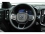 Volvo XC40 B3 Mild Hybrid Ultra Dark Black Edition | Lighting Pack | Verwarmbare Voorruit | Panoramisch Schuif-/Kanteldak | Trekhaak Semi Elektrisch Inklapbaar | Harman/Kardon | Elektrisch Verstelbare Stoelen Met Memory | Keyless | Elektrische Achterklep | 20-Inch Lichtmetalen | Verwarmbare Voorstoelen | Stuurverwarming | Adaptieve Cruise Control | Pilot Assist | Visual Park Assist incl. 360° Camera |