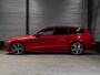 Volvo V60 2.0 T8 Long Range Hybrid AWD Plus Dark | SOH 97,5% | Panodak | H&K | Pilot Assist | 19 inch | NL Auto |