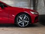 Volvo V60 2.0 T8 Long Range Hybrid AWD Plus Dark | SOH 97,5% | Panodak | H&K | Pilot Assist | 19 inch | NL Auto |