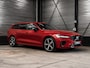 Volvo V60 2.0 T8 Long Range Hybrid AWD Plus Dark | SOH 97,5% | Panodak | H&K | Pilot Assist | 19 inch | NL Auto |