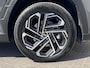 Hyundai Tucson 1.6 T-GDI HEV 215pk Premium / Nieuw model / Fabrieksgarantie tot 7-2029 / Dealer onderhouden / Navigatie / Stuur- en stoelverwarming / Elektrische klep / Adaptieve CC / 19"LM wielen /