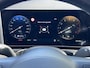 Hyundai Tucson 1.6 T-GDI HEV 215pk Premium / Nieuw model / Fabrieksgarantie tot 7-2029 / Dealer onderhouden / Navigatie / Stuur- en stoelverwarming / Elektrische klep / Adaptieve CC / 19"LM wielen /