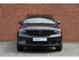 Volvo XC40 B4 Plus Black Edition | Panoramisch schuif-/kanteldak | Elektrisch verstelbare voorstoelen met geheugenfunctie | 360 graden camera | Extra getint glas achter | Harman Kardon | Stoel- / stuurwielverwarming | 20 inch. lichtmetalen velgen | Adaptieve cruise control | BLIS