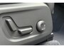 Volvo XC40 B4 Plus Black Edition | Panoramisch schuif-/kanteldak | Elektrisch verstelbare voorstoelen met geheugenfunctie | 360 graden camera | Extra getint glas achter | Harman Kardon | Stoel- / stuurwielverwarming | 20 inch. lichtmetalen velgen | Adaptieve cruise control | BLIS
