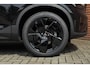 Volvo XC40 2.0 B4 Plus Black Edition | Panoramisch schuif-/kanteldak | Elektrisch verstelbare voorstoelen met geheugenfunctie | 360 graden camera | Extra getint glas achter | Harman Kardon | Stoel- / stuurwielverwarming | 20 inch. lichtmetalen velgen | Adaptieve cruise control | BLIS