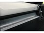 Volvo XC40 B4 Plus Black Edition | Panoramisch schuif-/kanteldak | Elektrisch verstelbare voorstoelen met geheugenfunctie | 360 graden camera | Extra getint glas achter | Harman Kardon | Dak in contrasterende kleur Black Stone | Stoel- / stuurwielverwarming | 20 inch. lichtmetalen velgen | Adaptieve cruise control | BLIS
