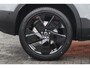 Volvo XC40 B4 Plus Black Edition | Panoramisch schuif-/kanteldak | Elektrisch verstelbare voorstoelen met geheugenfunctie | 360 graden camera | Extra getint glas achter | Harman Kardon | Dak in contrasterende kleur Black Stone | Stoel- / stuurwielverwarming | 20 inch. lichtmetalen velgen | Adaptieve cruise control | BLIS