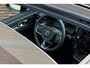 Volvo XC40 B4 Plus Black Edition | Panoramisch schuif-/kanteldak | Elektrisch verstelbare voorstoelen met geheugenfunctie | 360 graden camera | Extra getint glas achter | Harman Kardon | Dak in contrasterende kleur Black Stone | Stoel- / stuurwielverwarming | 20 inch. lichtmetalen velgen | Adaptieve cruise control | BLIS