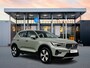 Volvo XC40 T4 Recharge Plus Bright | 18" | Elektr. verst. Stoelen | Adaptieve Cruise | BLIS | Keyless | Stoel/Stuurverwarming | Elektrische Achterklep | Parkeercamera | Parkeerverwarming