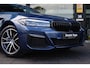 BMW 5-Serie Touring 530e M-Sport | Leer | CarPlay | Ambient | Stoelverwarming | Sensoren | DAB | LED