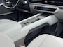 Hyundai Ioniq 6 Connect 77.4 kWh / SOH 100% / Fabrieksgarantie tot 11-2028 / Wit Leder / 20 Inch All Season / Stoelverkoeling / Stoelverwarming Voor + Achter / Stuurverwarming / Elek. Bedienbare Bestuurdersstoel /