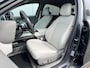 Hyundai Ioniq 6 Connect 77.4 kWh / SOH 100% / Fabrieksgarantie tot 11-2028 / Wit Leder / 20 Inch All Season / Stoelverkoeling / Stoelverwarming Voor + Achter / Stuurverwarming / Elek. Bedienbare Bestuurdersstoel /