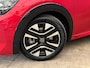 Peugeot 208 Hybrid 136 e-DCS6 GT vol! | Panorama Dak | Camera | Alcantara | Elek. Stoel met Massage | All-Season Banden | Digitaal Dashboard | Achteruitrijcamera | Apple Carplay/Android Auto|telefoonintegratie premium | Camera voor
