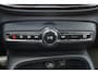Volvo XC40 B4 R-Design - IntelliSafe Surround - Harman Kardon Audio - Verwarmbare voorstoelen & stuurwiel - Parkeercamera achter - Parkeersensoren voor & achter - Verwarmbare voorruit - Cruise control - 18 inch wielen