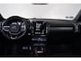 Volvo XC40 B4 R-Design - IntelliSafe Surround - Harman Kardon Audio - Verwarmbare voorstoelen & stuurwiel - Parkeercamera achter - Parkeersensoren voor & achter - Verwarmbare voorruit - Cruise control - 18 inch wielen