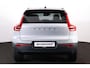 Volvo XC40 B4 R-Design - IntelliSafe Surround - Harman Kardon Audio - Verwarmbare voorstoelen & stuurwiel - Parkeercamera achter - Parkeersensoren voor & achter - Verwarmbare voorruit - Cruise control - 18 inch wielen