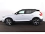 Volvo XC40 B4 R-Design - IntelliSafe Surround - Harman Kardon Audio - Verwarmbare voorstoelen & stuurwiel - Parkeercamera achter - Parkeersensoren voor & achter - Verwarmbare voorruit - Cruise control - 18 inch wielen