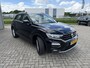 Volkswagen T-Roc 1.0 TSI Style Trekhaak LMV Airco ACC PDC voor en achterzijde