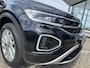 Volkswagen T-Roc 1.5 TSI Style DSG | Trekhaak | IQ.Light | ACC | massagefunctie | App-conn.