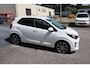 Kia Picanto 1.0 CVVT Design Edition Achteruitrijcamera/Cruise control/Climate control/Lederen bekleding/Navigatie/Elektrisch inklapbare spiegels/Licht metalen velgen/Led dagrijverlichting