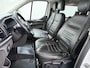 Ford Transit Custom 300 2.0TDCI L2H1 Dubbele Cabine 6-Persoons Trekhaak Navi Camera Cruise Control Imperiaal Airco Stoelverwarming Pdc DC DAB Bluetooth Betonplex Vloer Wandbetimmering 2.750KG Trekgewicht Origineel Nederlandse Auto