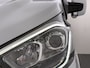Ford Transit Custom 300 2.0TDCI L2H1 Dubbele Cabine 6-Persoons Trekhaak Navi Camera Cruise Control Imperiaal Airco Stoelverwarming Pdc DC DAB Bluetooth Betonplex Vloer Wandbetimmering 2.750KG Trekgewicht Origineel Nederlandse Auto