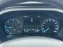 Ford Transit Custom 300 2.0TDCI L2H1 Dubbele Cabine 6-Persoons Trekhaak Navi Camera Cruise Control Imperiaal Airco Stoelverwarming Pdc DC DAB Bluetooth Betonplex Vloer Wandbetimmering 2.750KG Trekgewicht Origineel Nederlandse Auto