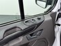Ford Transit Custom 300 2.0TDCI L2H1 Dubbele Cabine 6-Persoons Trekhaak Navi Camera Cruise Control Imperiaal Airco Stoelverwarming Pdc DC DAB Bluetooth Betonplex Vloer Wandbetimmering 2.750KG Trekgewicht Origineel Nederlandse Auto