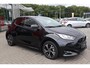 Toyota Yaris HYBRID 115 FIRST EDITION STOEL/STUURVERW DRAADLOOS-LADEN APPLE/ANDROID KEYLESS CLIMA AD-CRUISE 16" LM-VELGEN