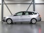 Peugeot 308 SW 1.2 130PK Allure | 1ste eigenaar | AppleCarPlay/AndroidAuto | 16"LMV | Navigatie | Cruise Control | Climate Control | Camera | Armsteun | Keyless | Isofix | Parkeersensoren | Trekhaak | Stoelverwarming |