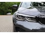 BMW 3-Serie Touring 330e M-Sprotpakket, HUD, Pano, Elektrische trekhaak, Memorystoelen, Laserlicht, Harman Kardon, Adaptief Cruise Ctonrok, DAB Grootlichtassistent, Shadowline, Innovatiepakket, etc.