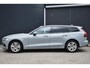 Volvo V60 B4 Essential Adaptieve Cruise Control | BLIS | Achterruitrijcamera | Lederen bekleding | Stoel en stuurwiel verwarming | Google services | Achterbank verwarmd |