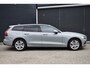 Volvo V60 B4 Essential Adaptieve Cruise Control | BLIS | Achterruitrijcamera | Lederen bekleding | Stoel en stuurwiel verwarming | Google services | Achterbank verwarmd |