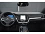 Volvo V60 B4 Essential Adaptieve Cruise Control | BLIS | Achterruitrijcamera | Lederen bekleding | Stoel en stuurwiel verwarming | Google services | Achterbank verwarmd |
