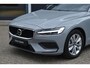 Volvo V60 B4 Essential Adaptieve Cruise Control | BLIS | Achterruitrijcamera | Lederen bekleding | Stoel en stuurwiel verwarming | Google services | Achterbank verwarmd |