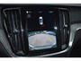 Volvo V60 B4 Essential Adaptieve Cruise Control | BLIS | Achterruitrijcamera | Lederen bekleding | Stoel en stuurwiel verwarming | Google services | Achterbank verwarmd |